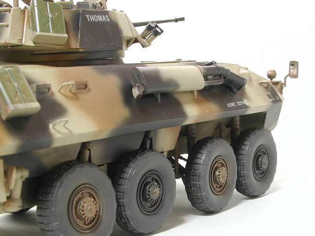 Amazon | トランペッター 1/35 米海兵隊 LAV-25 ピラニア