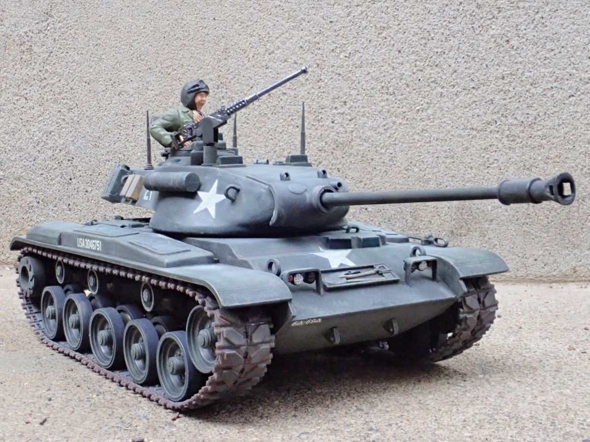 若干訳あり1/16戦車ラジコン ウォーカーブルドッグ ヘンロンV7.0