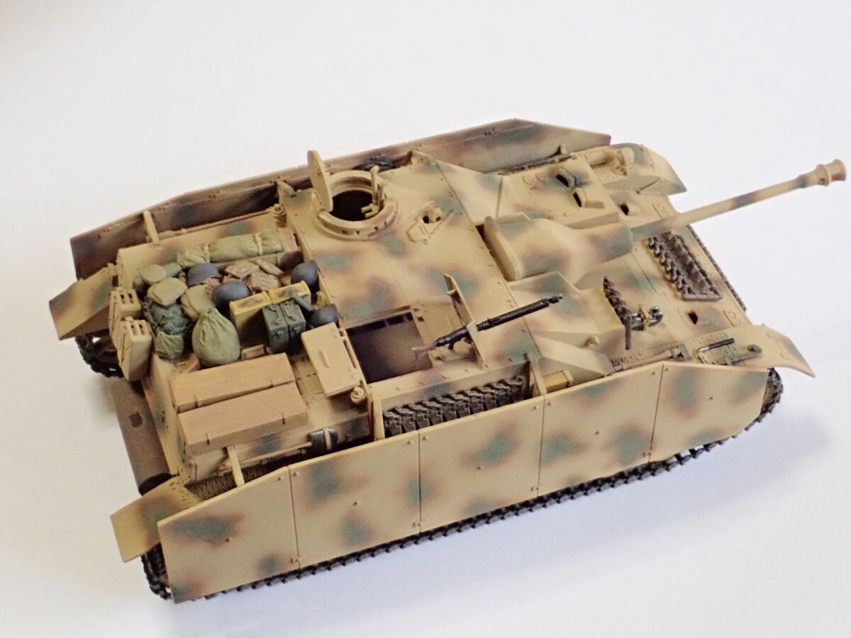 ▶︎MONOGRAM 1/32 4号突撃砲の製作過程3 車体の塗装とボロボロの