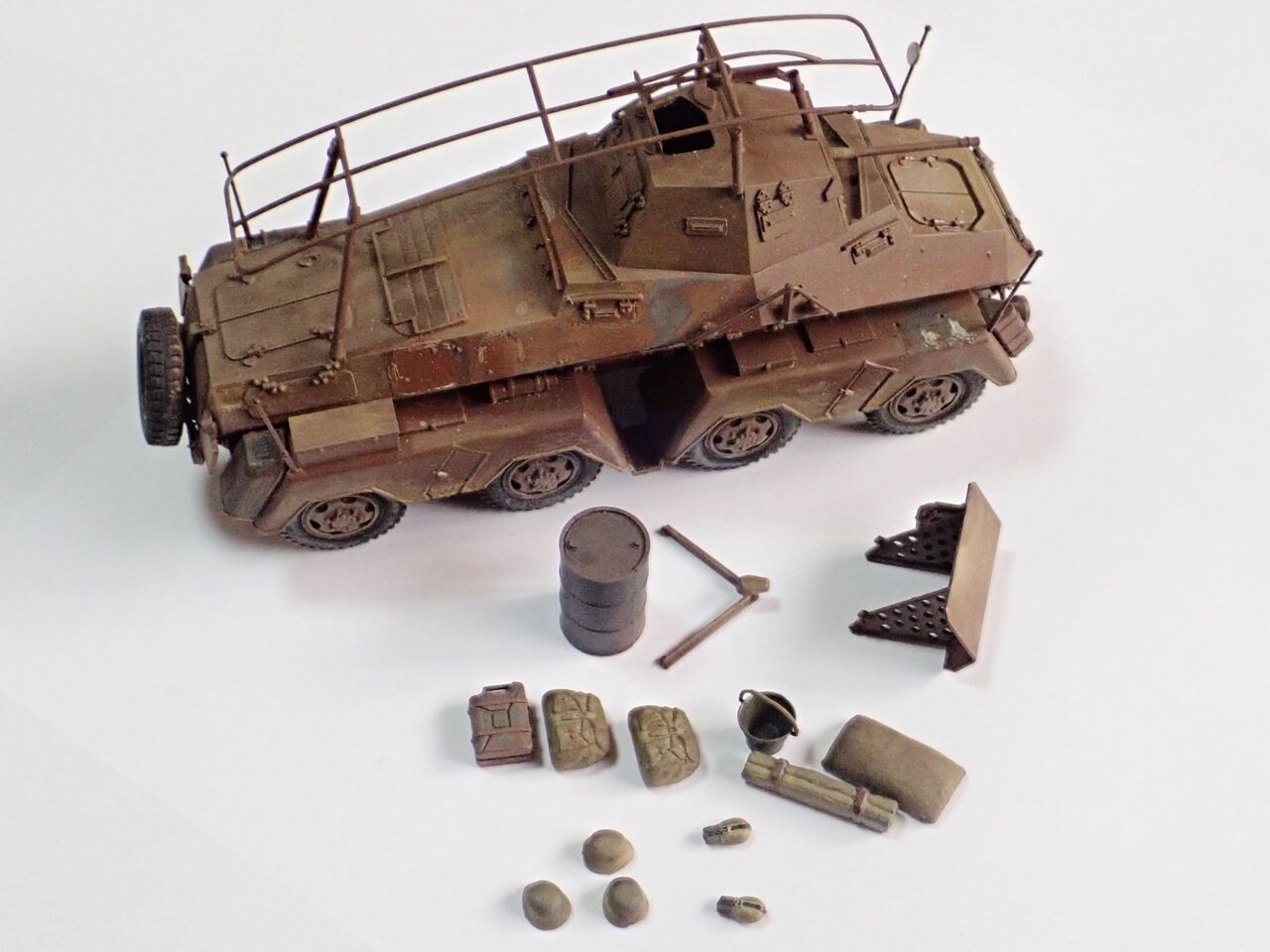 ▶︎8輪装甲車 Sdkfz232(TAMIYA 1/35 MM36)のレストアをしてい ▶︎8輪装甲車 Sdkfz232(TAMIYA 1/35 MM36)のレストアをしてい