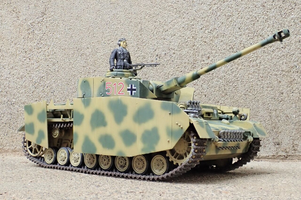 ◉4号戦車H型(TAMIYA 1/35 MM54)1975年に組立・塗装 2023年6月 ◉4号戦車H型(TAMIYA 1/35 MM54)1975年に組立・塗装 2023年6月