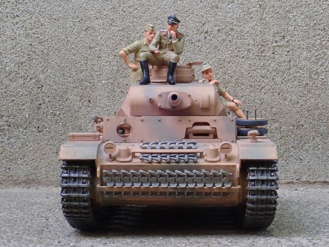 ◉3号戦車N型（TAMIYA 1/35 MM290）MASTER BOX製のロンメル将軍他3名を