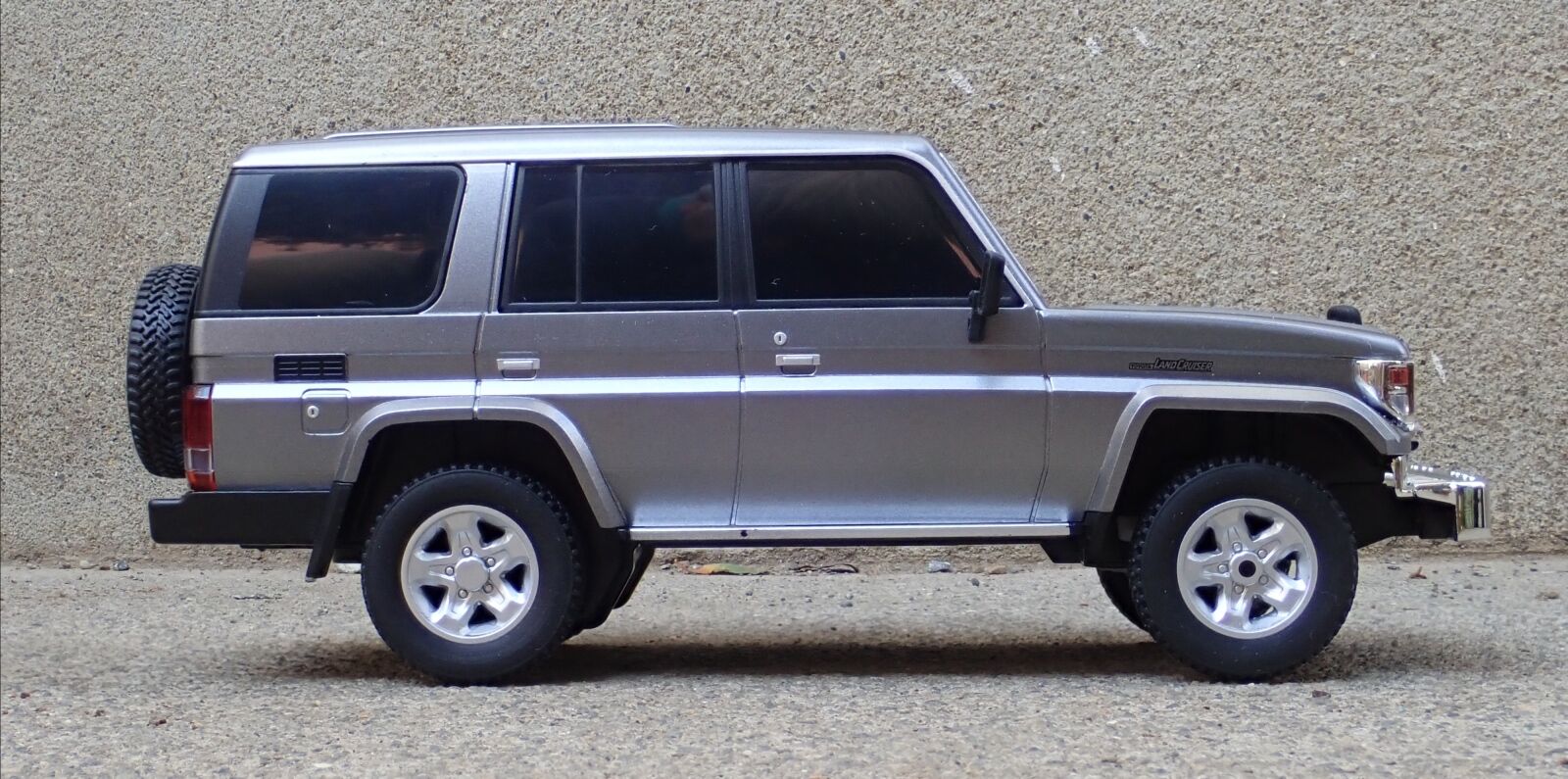◯ランドクルーザー 70系 HZJ76K （JOZEN 1/24）ラジコン完成品
