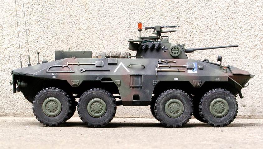 ドイツ連邦軍 偵察装甲車ルクスA2 SFOR 1/35 ◉ルクス 8輪装甲偵察車（REVELL 1/35）2005年1月完成 : T.M.のプラモ