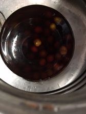 オリーブ瓶 黒い汁