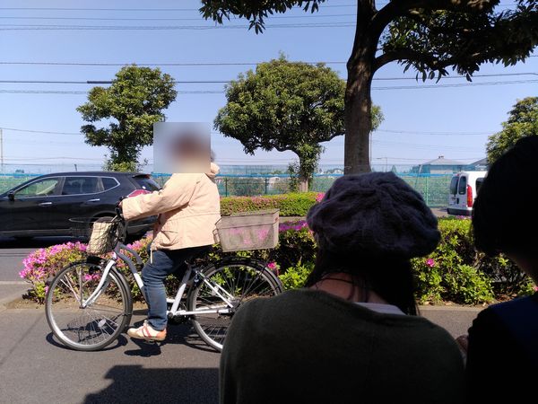 新小金井街道沿いで行列