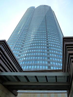 六本木ヒルズの喫煙所からの六本木ヒルズ