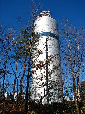 埼玉県平和資料館の展望塔