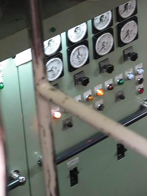 ��±���С������Ω���ػߤΤȤӤ�η�֤��鸫�����״���