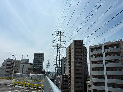 志木駅南口の送電線1