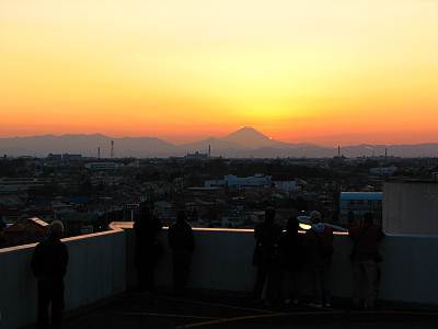 �糢���Υ���������ٻΤ򸫤�Ʊ�֤���