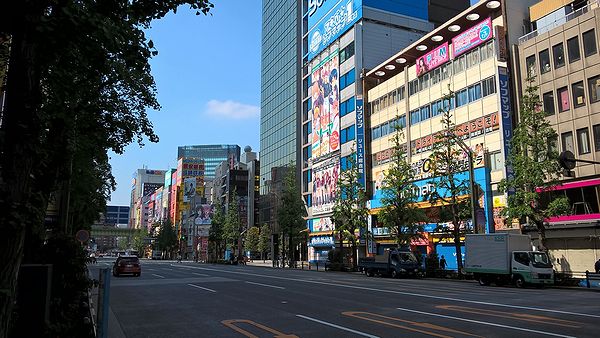 朝の秋葉原1