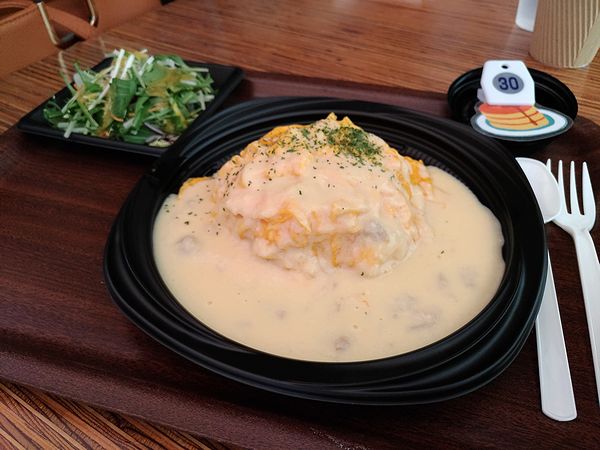ホワイトソースオムライス