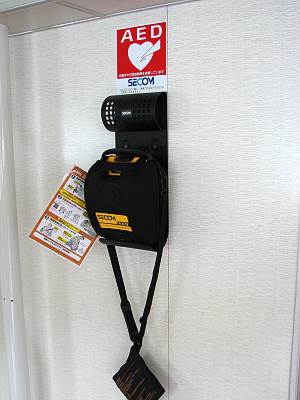 ��±���С�����ˤϥ������AED