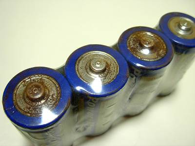 漏れ 電池 液
