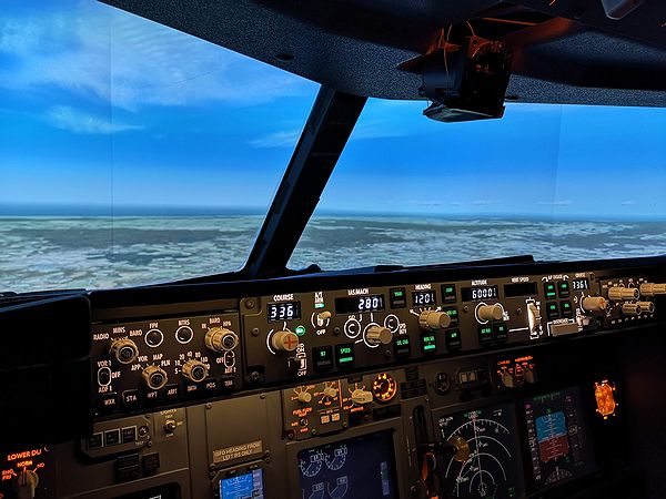 B737 自動操縦パネル
