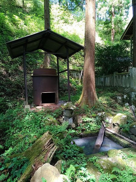 手塚八幡社の湧水
