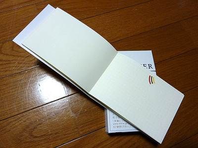 大きなタバコの中味はメモ帳