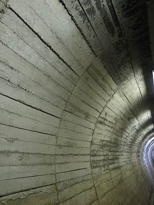 横田トンネル内部の施工跡