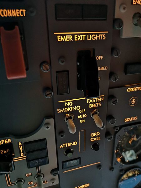 B737 警告灯スイッチ
