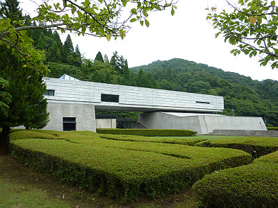 ���۵�ǰ��