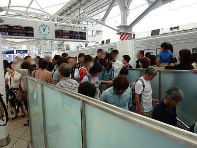 駅では最後尾がお勧め