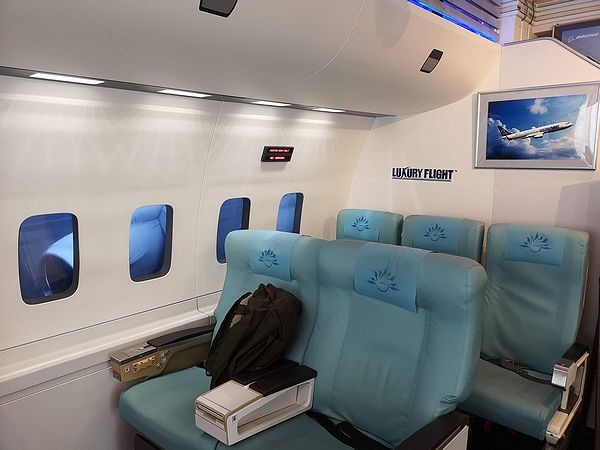 LUXURY FLIGHT 待合席
