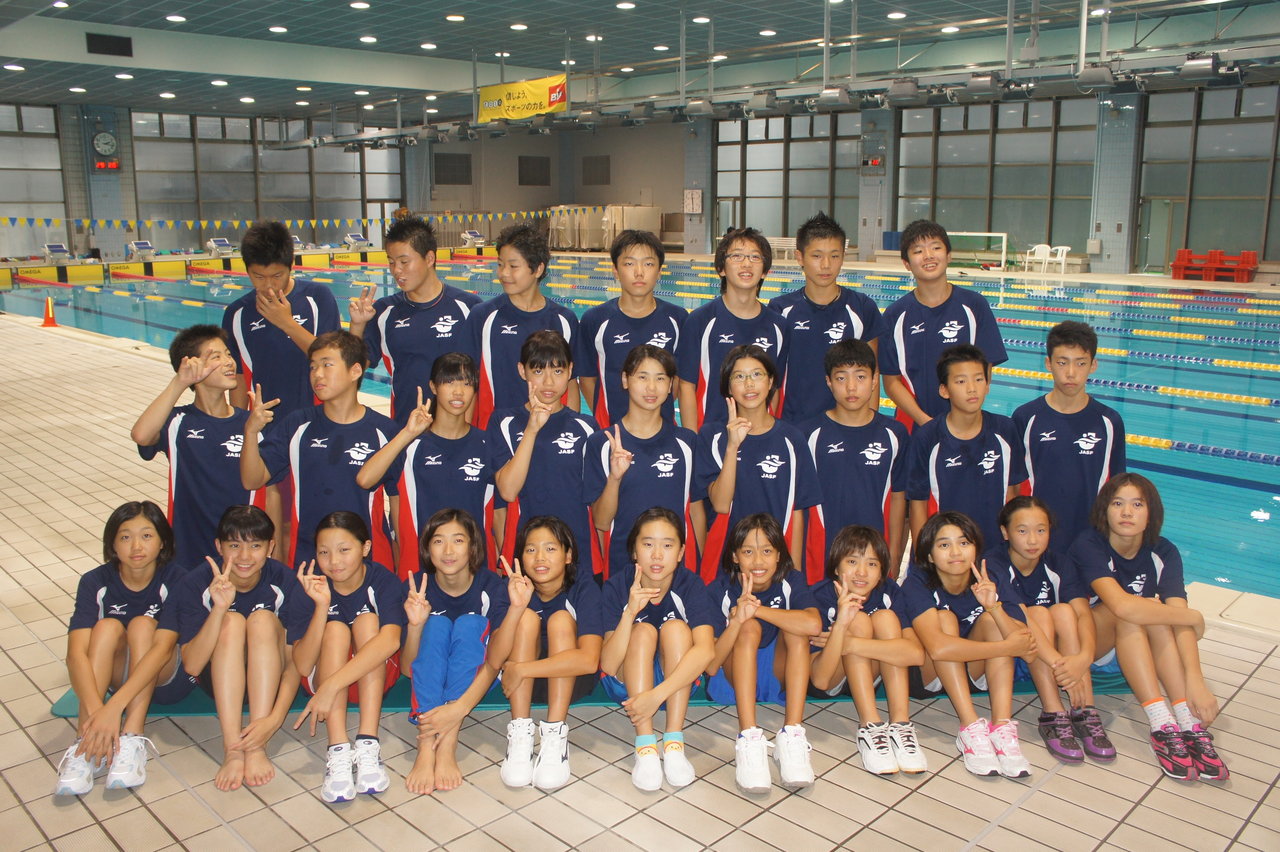   女子小学生記念写真 