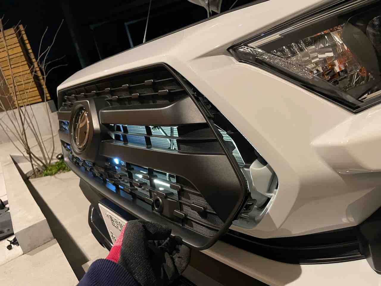 トヨタ RAV4 アドベンチャー 2020後期 エンブレム グリル ガーニッシュ ラプターグリル ロゴ 3灯グリルマーカー 特価