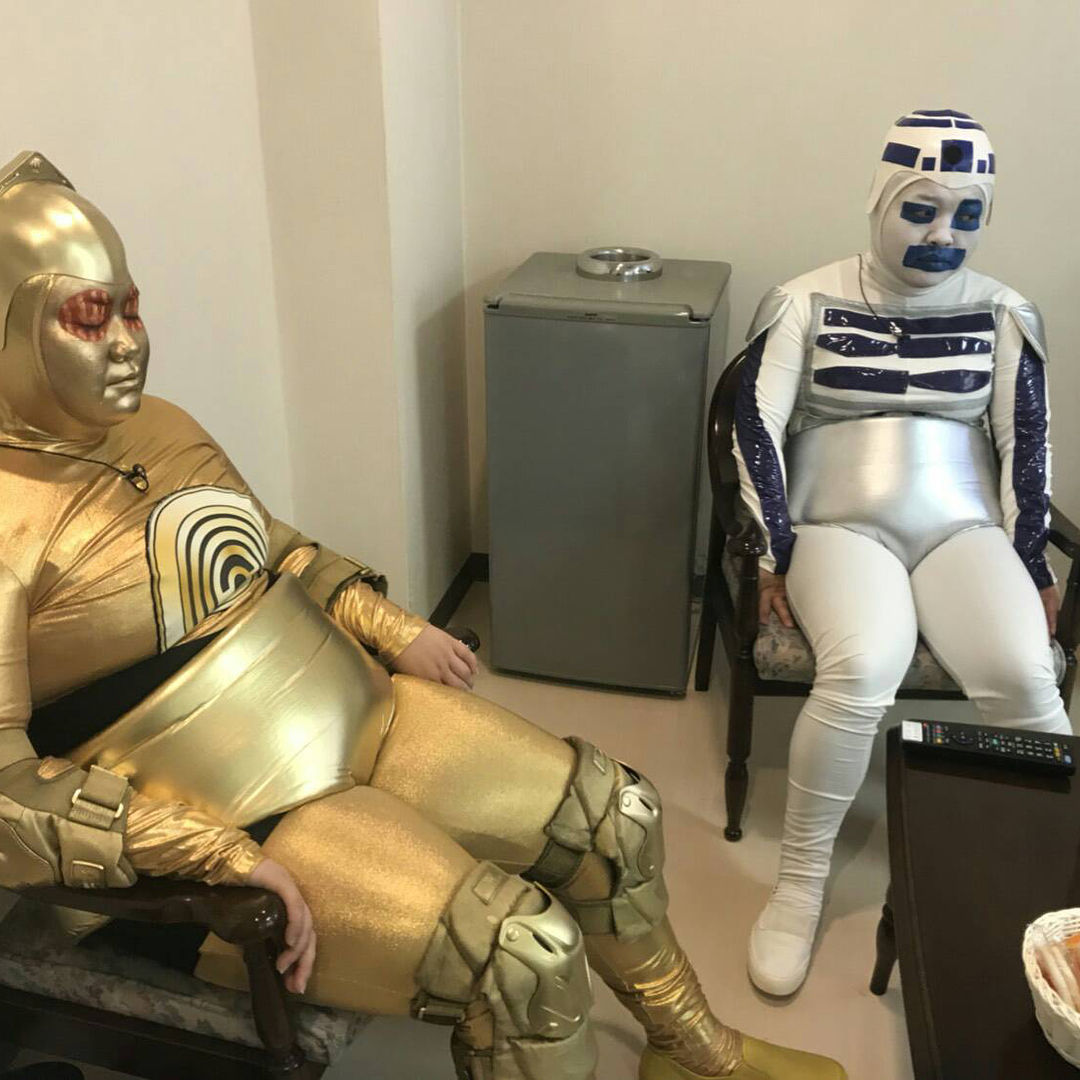 芸人 おかずクラブ スターウォーズの人気キャラc3poとr2 D2コスプレを披露 お笑い芸人速報 芸人 おかずクラブ スターウォーズの人気キャラc3poとr2 D2コスプレを披露 お笑い芸人速報