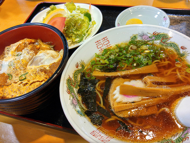 yoshinoyasyokudou_katsudonset