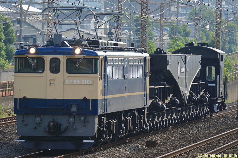 ブルートレイン EF651011 EF65-2101号機牽引、シキ611+ヨ8629特大貨物・甲種輸送 8863列車
