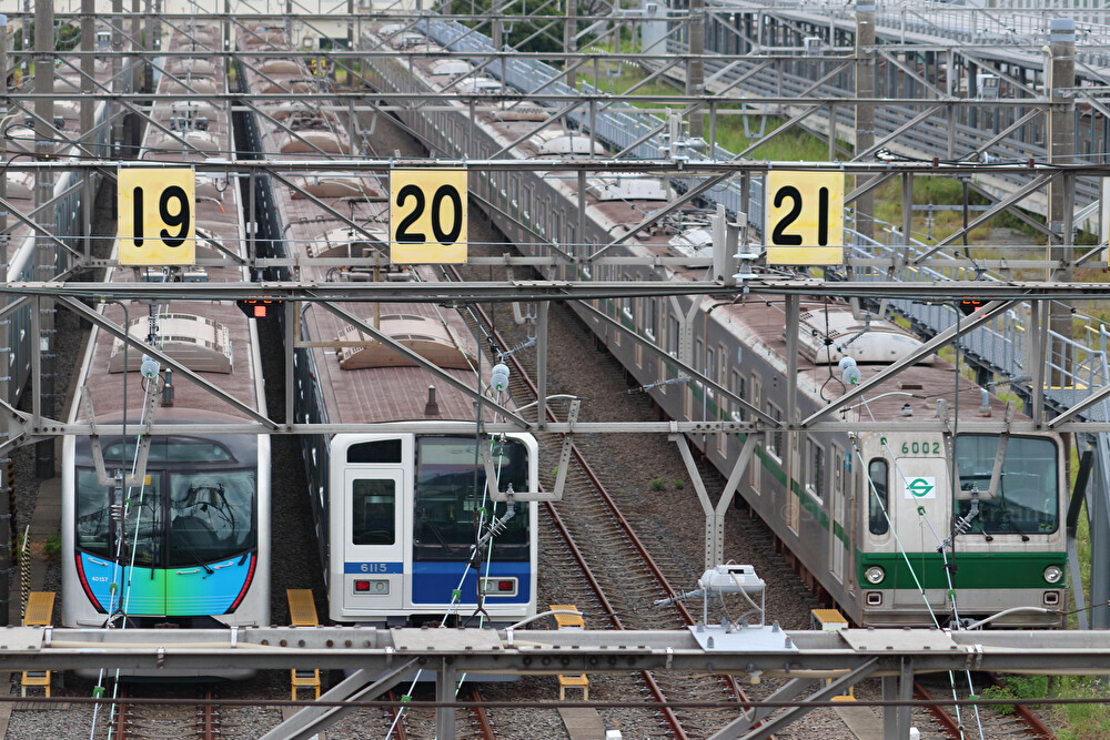 ZDo7jjUosrS18LL1759628295_1759628437