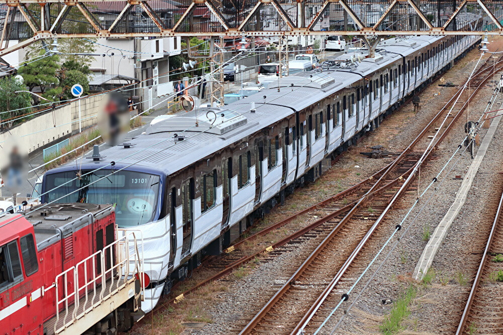 uX2qN5Ys72y7UCX1762959829_1762959873