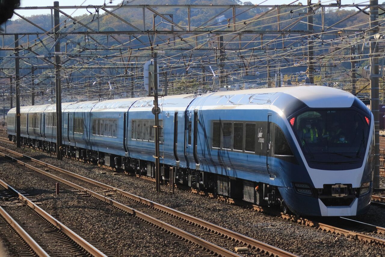 遂に本線へ】JR東・新型特急車両E261系「サフィール踊り子