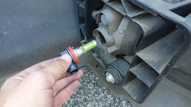 フォグランプ交換 ェ 30代男の秘密部屋 フォグランプ交換 ェ 30代男の秘密部屋