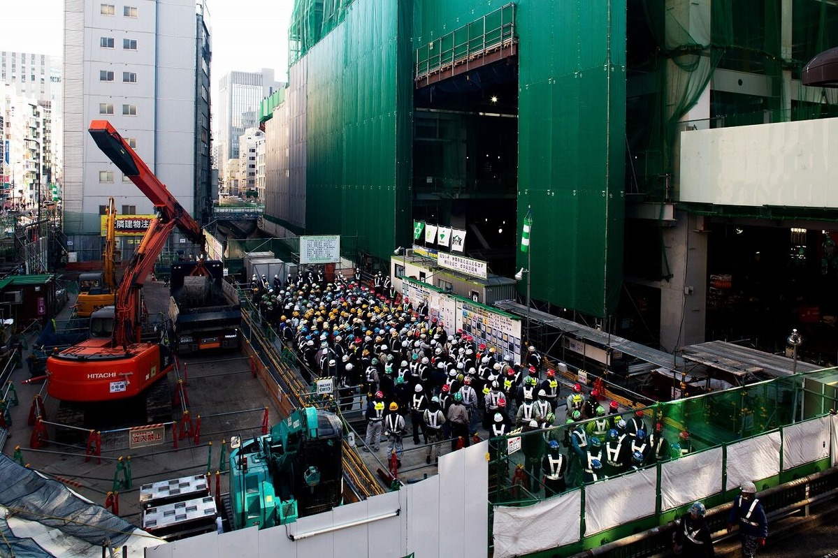 004����ë�����ܡ���ë���ٶ��ն�κƳ�ȯ���졡2017.01.13