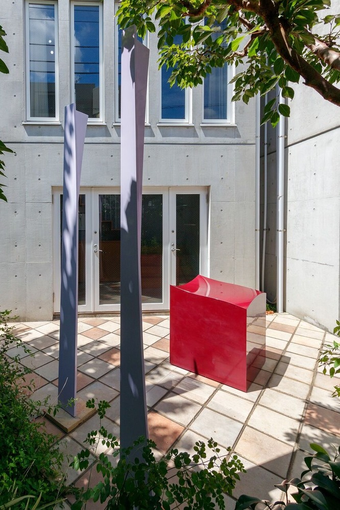 09
