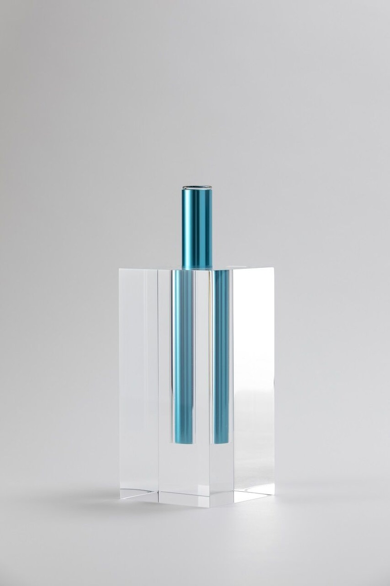 kuramata_vase_blue