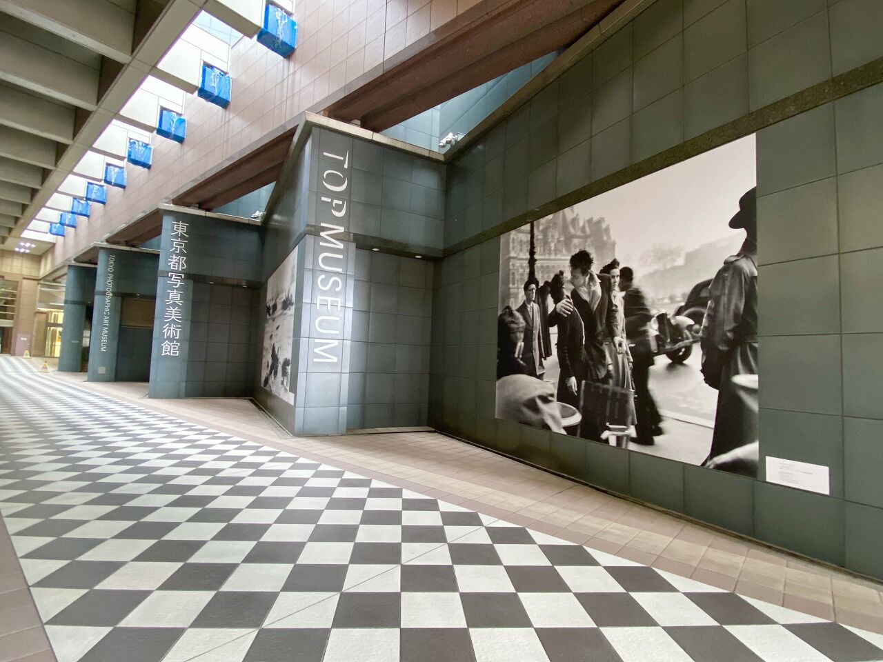 廃盤】ロベール·ドアノー パリ市庁舎前のキス ジグソーパズル 2016