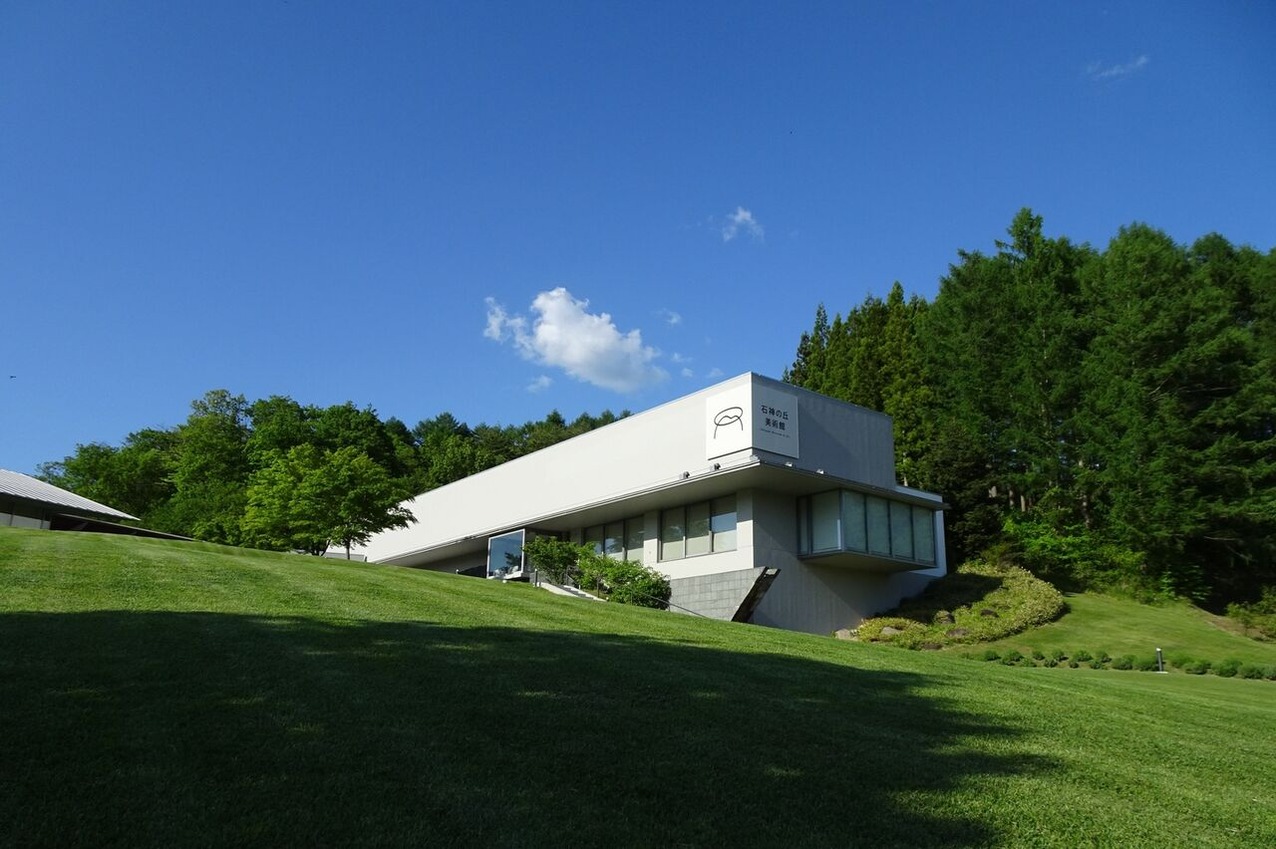 ①石神の丘美術館アートゲート
