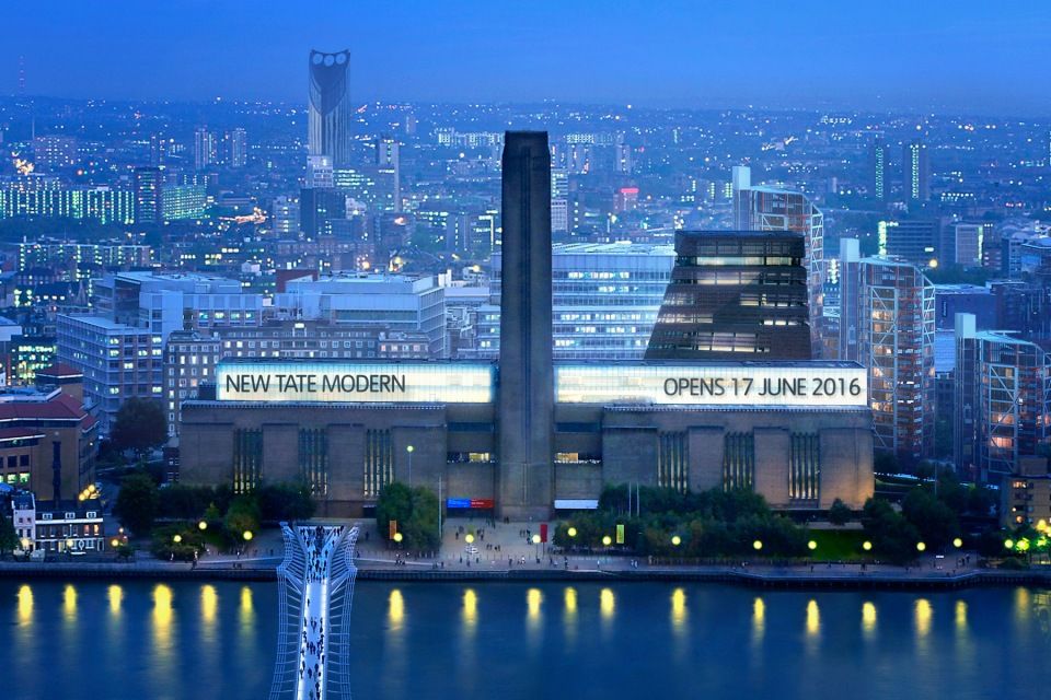 �����åգӤγ����ͥåȥ����ե��� No.32��The EY Exhibition: The World Goes Pop��