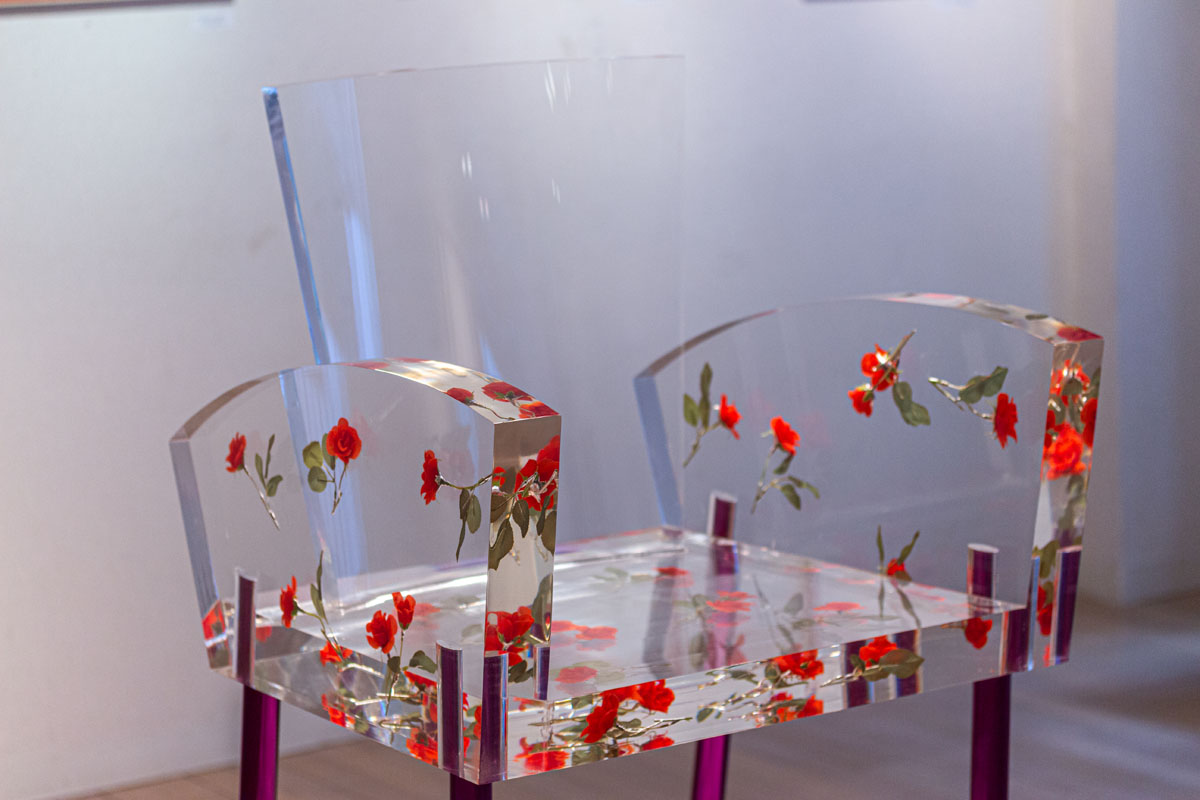 臨時ニュース 倉俣史朗《ミス・ブランチ》が516,600ドルで落札