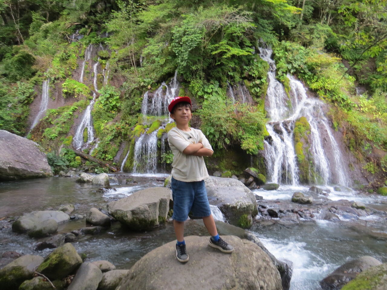 孫 吐竜の滝デビュース 八ヶ岳自然アルバム