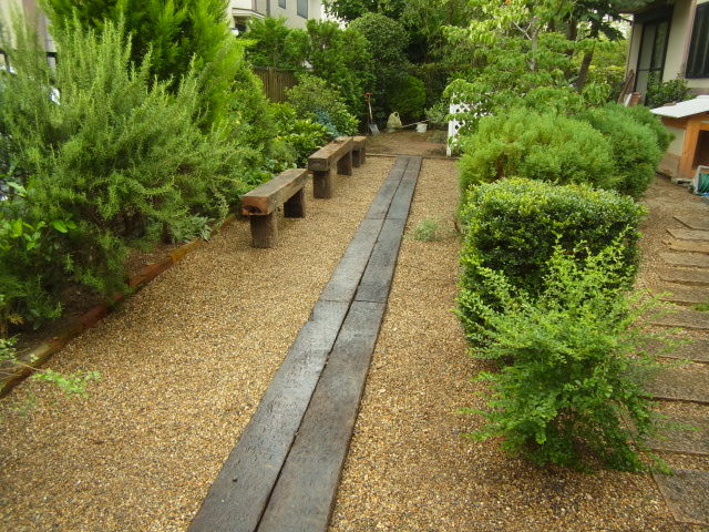 京都市内でお庭の通路工事と除草作業などをしました 京都市右京区の植木屋 土岐造園の現場日誌