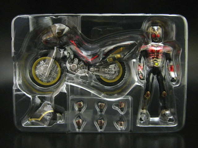 S.I.C. 極魂仮面ライダークウガ マイティフォーム＆トライチェイサー2000 S.I.C. 極魂 トライチェイサー2000 | 魂ウェブ