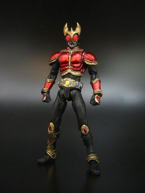 S.I.C. 極魂仮面ライダークウガ マイティフォーム＆トライチェイサー2000 Amazon.co.jp: TAMASHII NATIONS S.I.C.極魂 トライチェイサー