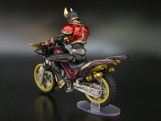 仮面ライダークウガ　極魂　ライジングマイティ　ビートチェイサー　フィギュア S.I.C. 極魂 仮面ライダークウガ ライジングマイティ＆ビート