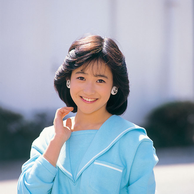 岡田有希子さんが38年ぶりによみがえる！AIで生成された「Summer Beach」のジャケットが話題