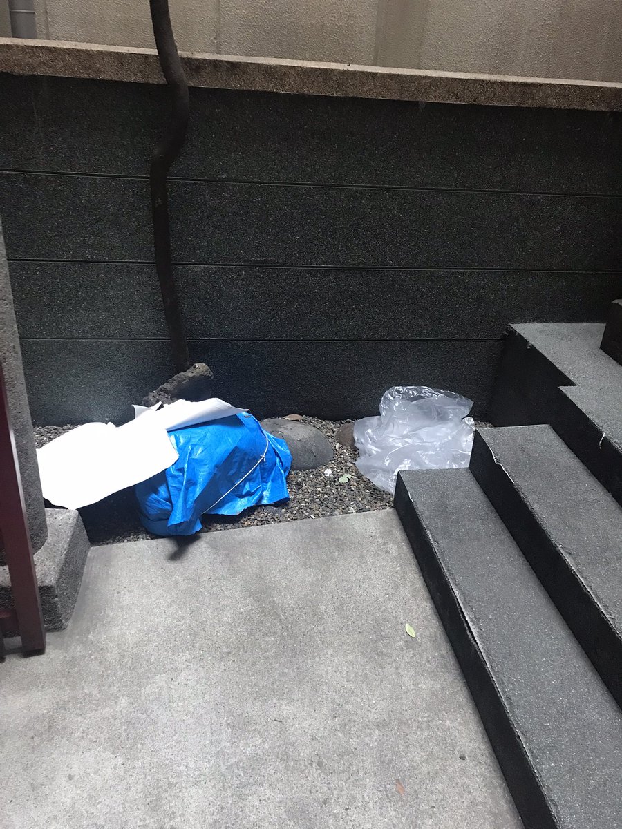 【画像】AKBオタさん、神社にカラコンウインクのCDを大量不法投棄ｗｗｗｗｗｗｗｗｗｗｗｗ